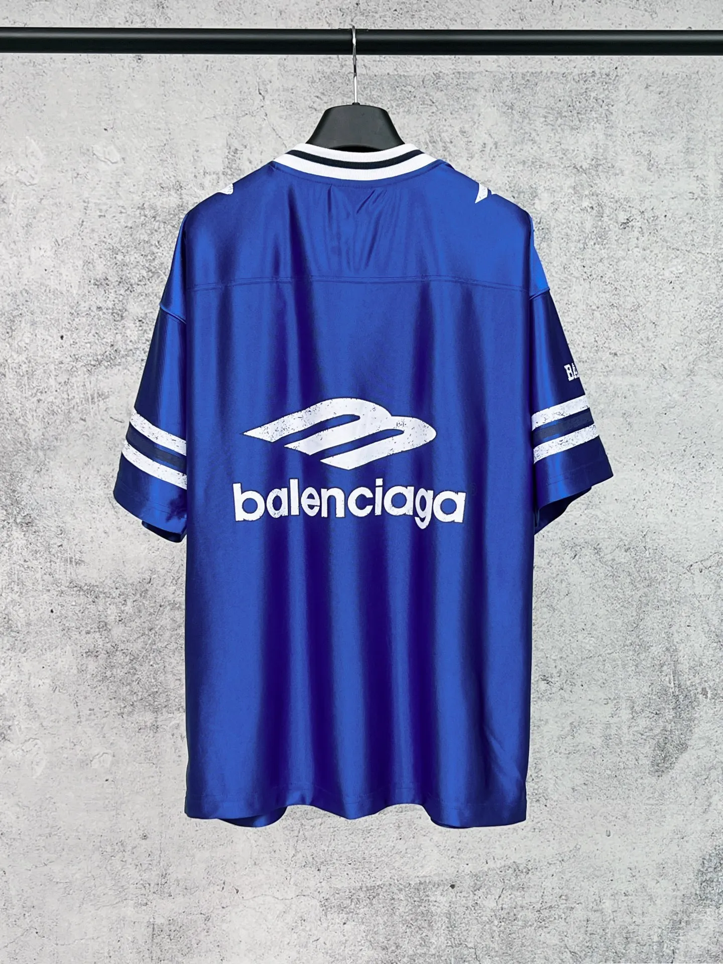 💰P105 【 . Quality】BALENCI*GA/ FOo TBALLSeries 。 3B V T 。 ， ， 。 SS 26 New Arrival。 ， 。 。 Authentic ， ， 。 。 220 ， . ， 。 。 ， ， ， 。 。 。 OS . Same Style ：BL 263761 ：Black，Blue， Size：XS S M L